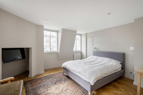 2 bedroom flat for sale, Green Street, London W1K