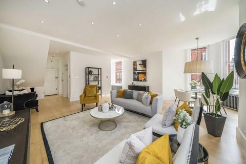 2 bedroom flat for sale, Green Street, London W1K