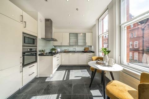 2 bedroom flat for sale, Green Street, London W1K