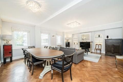 3 bedroom flat to rent, Arlington Street, London SW1A