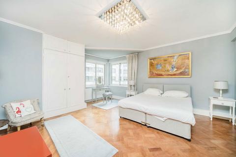 3 bedroom flat to rent, Arlington Street, London SW1A