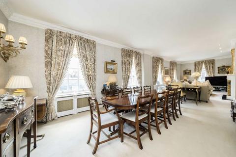 3 bedroom flat for sale, Park Street, London W1K