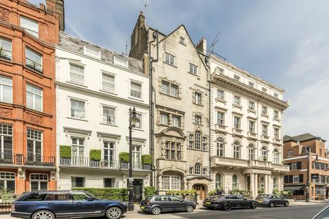 3 bedroom flat to rent, Charles Street, London W1J