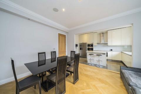 3 bedroom flat to rent, Charles Street, London W1J