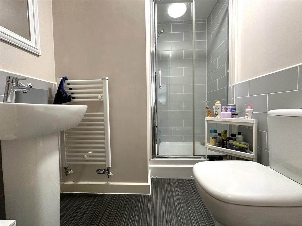 En-Suite Shower Room 985