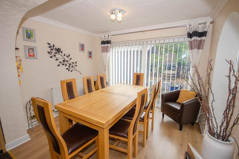 3 bedroom semi-detached house for sale, Hoskyn Close, Hillmorton, Rugby, CV21