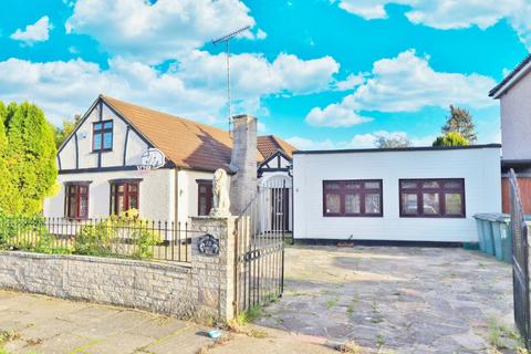 5 bedroom detached bungalow for sale, Hamlet Road, Romford, RM5