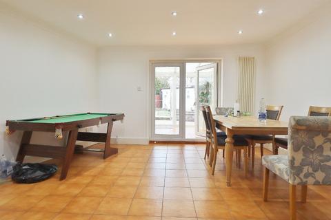 38 Hamlet Road, Romford, RM5 2DS