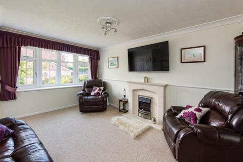 15 The Celandines, Wombourne, Wolverhampton, WV5 8HZ
