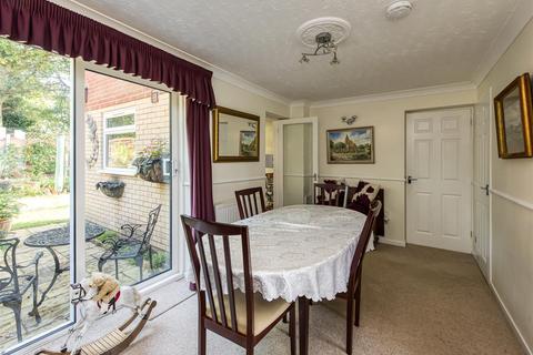 15 The Celandines, Wombourne, Wolverhampton, WV5 8HZ