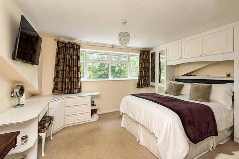 15 The Celandines, Wombourne, Wolverhampton, WV5 8HZ