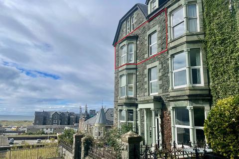 2 bedroom flat for sale, Flat 4, St. Davids Court, St. Johns Hill, Barmouth, LL42 1AF