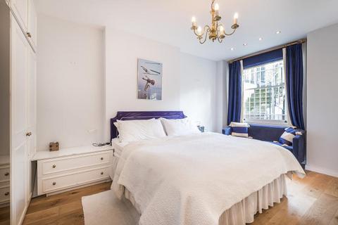 3 bedroom flat to rent, Queen's Gate Gardens, London SW7