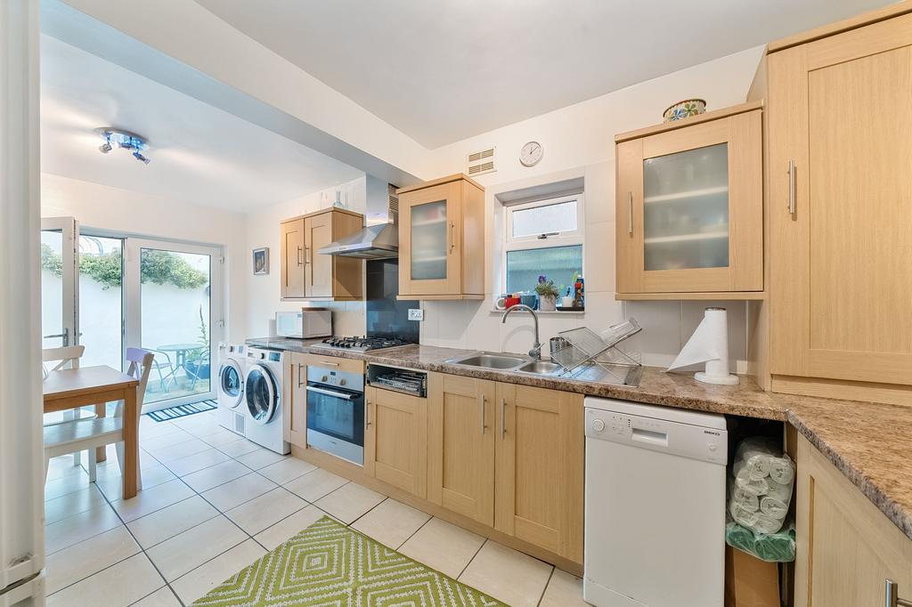 Kitchen / Dining area