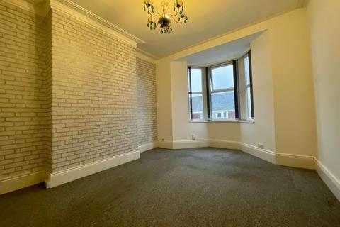 2 bedroom flat to rent, Saltwell Place, Gateshead NE8