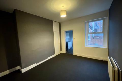 2 bedroom flat to rent, Saltwell Place, Gateshead NE8