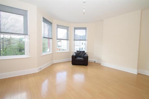 2 bedroom flat to rent, Frobisher Road, Turnpike Lane N8