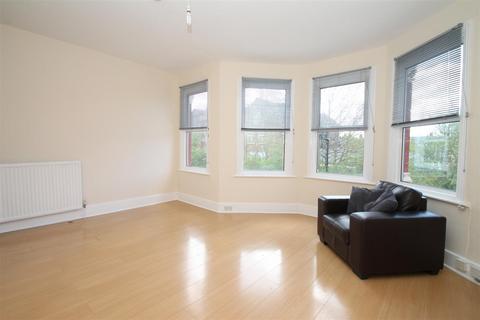 2 bedroom flat to rent, Frobisher Road, Turnpike Lane N8