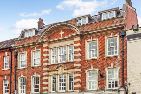 2 bedroom flat for sale, High Street, Winchester (SALE BY AUCTION)