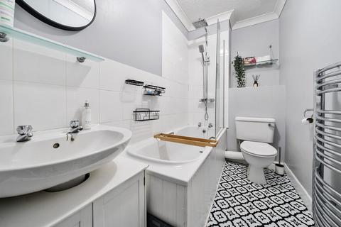 3 Howards Grove, Shirley, Southampton, SO15 5PR