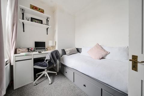 3 Howards Grove, Shirley, Southampton, SO15 5PR