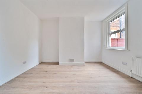 5 Howards Grove, Shirley, Southampton, SO15 5PR