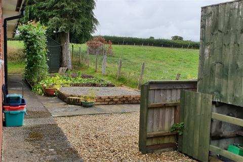 3 bedroom bungalow to rent, Crossgates, Llandrindod Wells, Powys, LD1