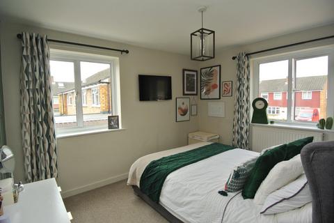 3 bedroom property for sale, Dukes Close, Ashford TW15