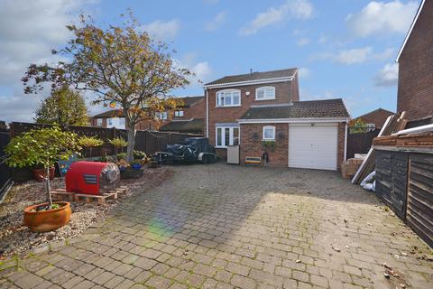 3 bedroom detached house for sale, Mallows Drive, Raunds