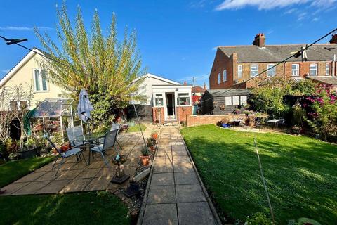 2 bedroom detached bungalow for sale, St. Andrews Road, Felixstowe, IP11