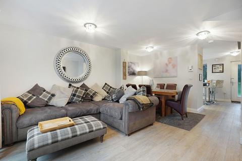 11 Dobson Close, Leybourne, West Malling, ME19 5SQ