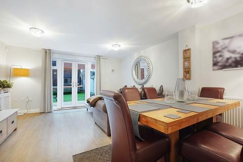 11 Dobson Close, Leybourne, West Malling, ME19 5SQ