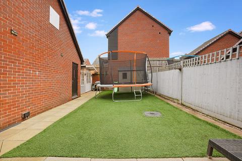 11 Dobson Close, Leybourne, West Malling, ME19 5SQ