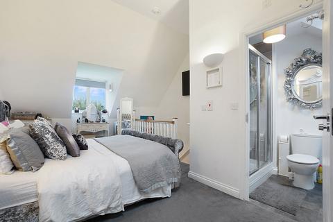 11 Dobson Close, Leybourne, West Malling, ME19 5SQ