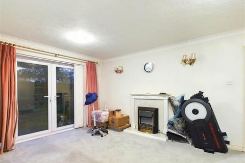 2 bedroom flat for sale, Shelley Road, Worthing, BN11