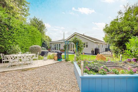 3 bedroom detached bungalow for sale, Nobles Green Close, Leigh-on-sea, SS9