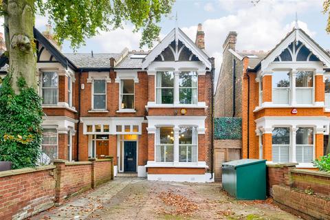 97 New Wanstead, London, E11 2SA