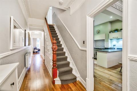 97 New Wanstead, London, E11 2SA