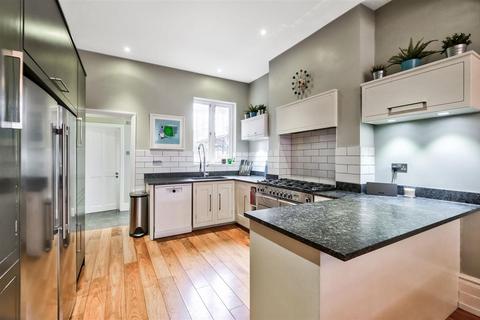 97 New Wanstead, London, E11 2SA