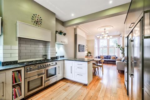 97 New Wanstead, London, E11 2SA