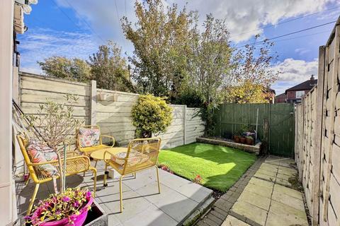 2 bedroom terraced house for sale, Victoria Road, Stockport SK1