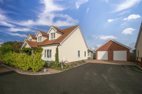 4 bedroom detached house for sale, Gable Farm Close, Great Bentley, Colchester, CO7