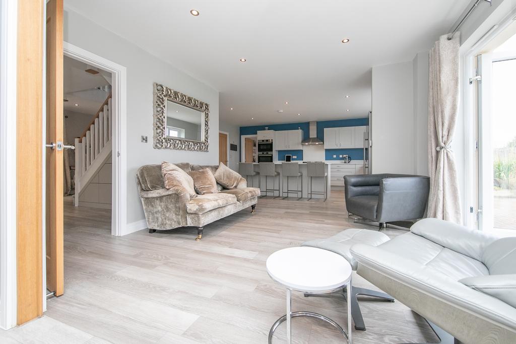 Kitchen/Breakfast/Snug