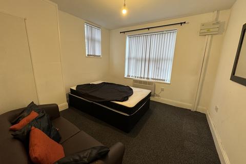 Studio to rent, Oxford Street, Kidderminster, Worcestershire, DY10