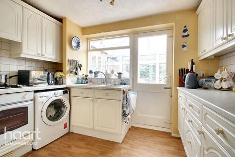 3 bedroom terraced house for sale, Gordon Road, Shepperton