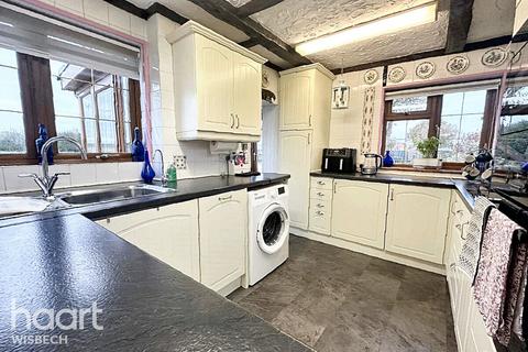 2 bedroom detached house for sale, High Road, Guyhirn