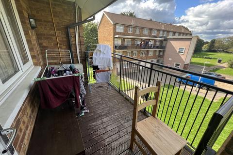 2 bedroom flat for sale, Gurney House, Croyde Avenue, Hayes, Greater London, UB3