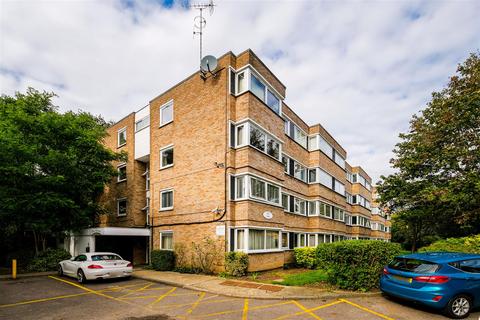 2 bedroom flat for sale, Queenswood Gardens, Wanstead