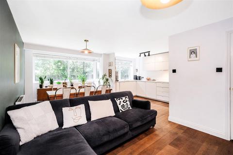 2 bedroom flat for sale, Queenswood Gardens, Wanstead