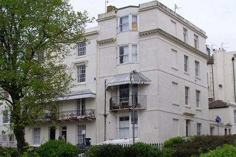 Studio to rent, Russell Square, Brighton, BN1 2EE